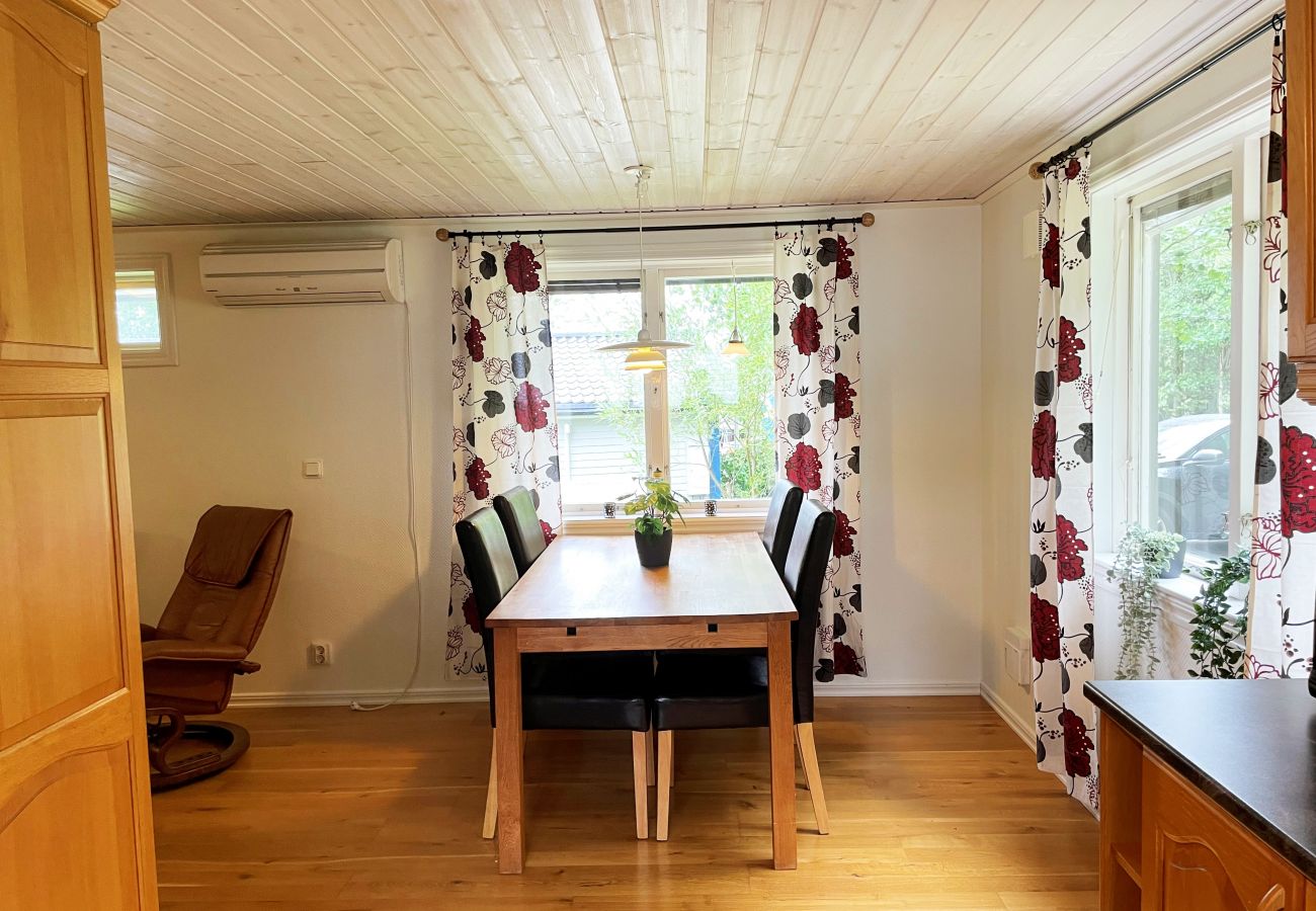 Stuga i Ljungby - Trevligt semesterhus i Tallbacken utanför Ljungby | SE06059
