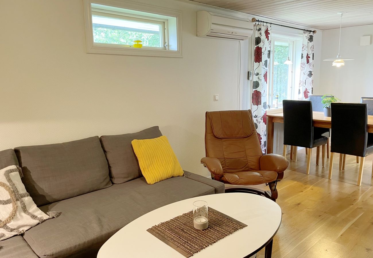 Stuga i Ljungby - Trevligt semesterhus i Tallbacken utanför Ljungby | SE06059