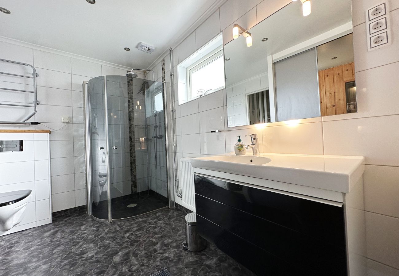 Stuga i Visby - Trevlig och rymlig stuga, Visby och Tofta | SE12019