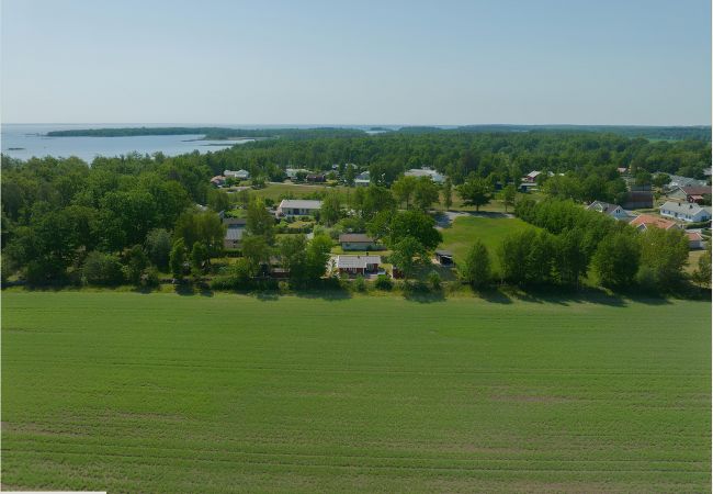 Stuga i Ljungbyholm - Renoverad stuga med SPA belägen 200 m från havet I SE05039