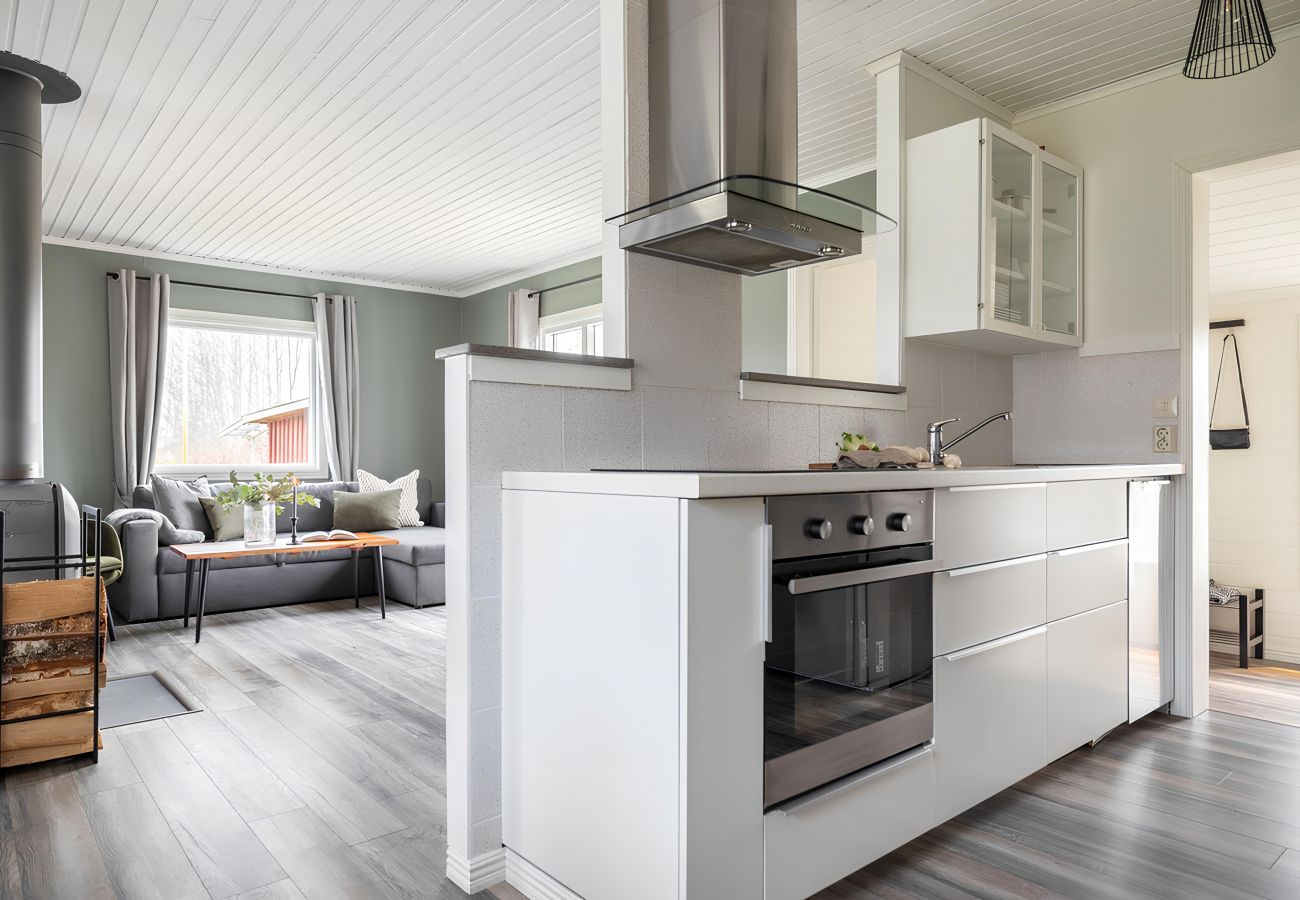 Stuga i Ljungbyholm - Renoverad stuga med SPA belägen 200 m från havet I SE05039