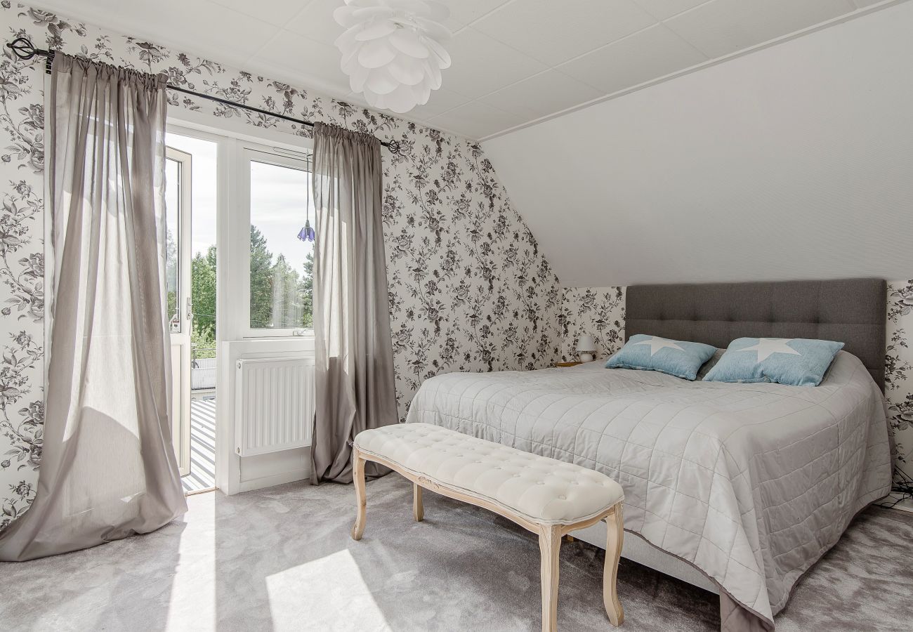 Stuga i Ockelbo - Modernt och välutrustat semesterhus i Ockelbo | SE20005
