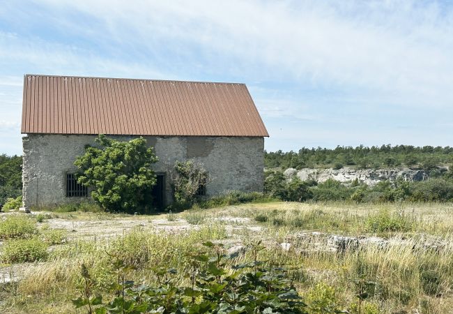 Stuga i Lärbro - Mysigt familjehus nära Slite med fina bad | SE12022