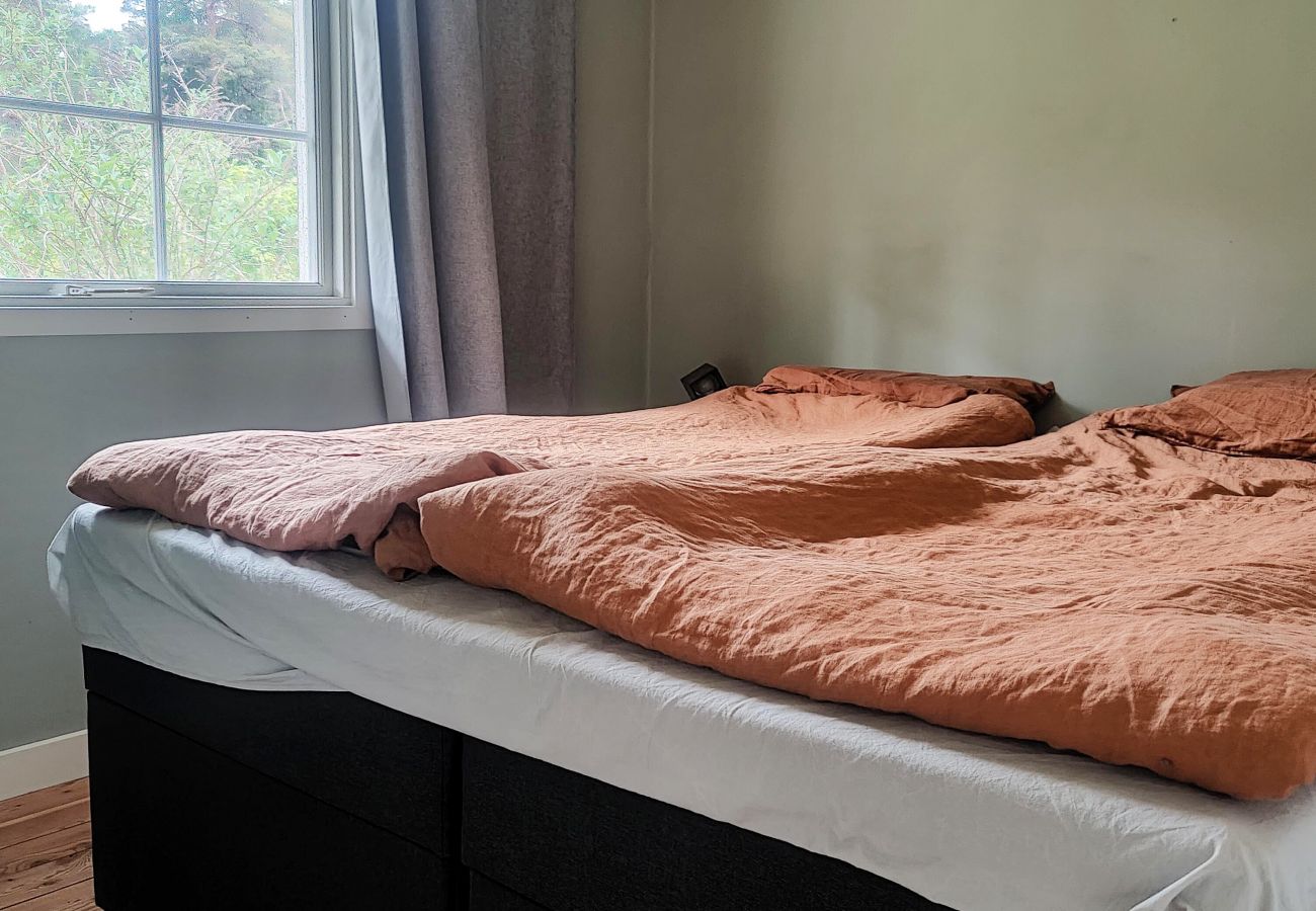 Stuga i Lärbro - Mysigt familjehus nära Slite med fina bad | SE12022