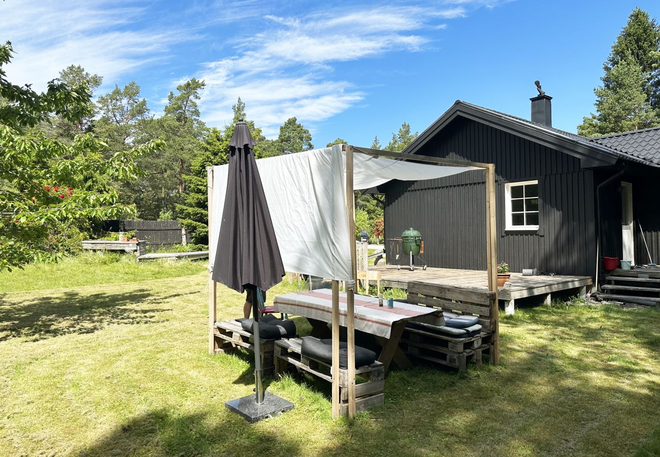 Stuga i Lärbro - Mysigt familjehus nära Slite med fina bad | SE12022