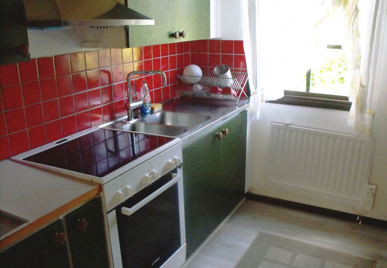 Stuga i Örebro - Semesterhus i Grythem, Örebro, med gångavstånd till sjö | SE11018