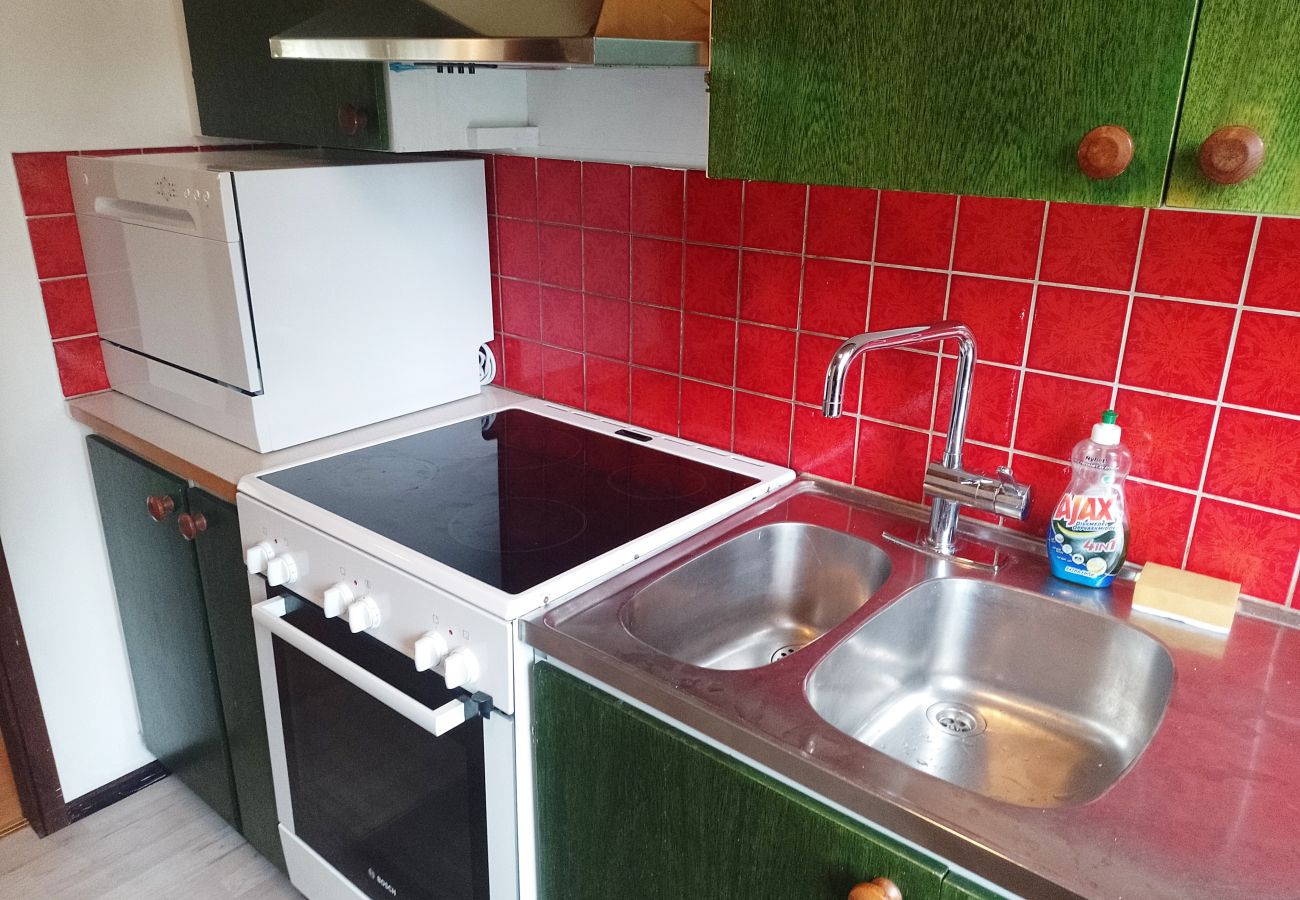 Stuga i Örebro - Semesterhus i Grythem, Örebro, med gångavstånd till sjö | SE11018