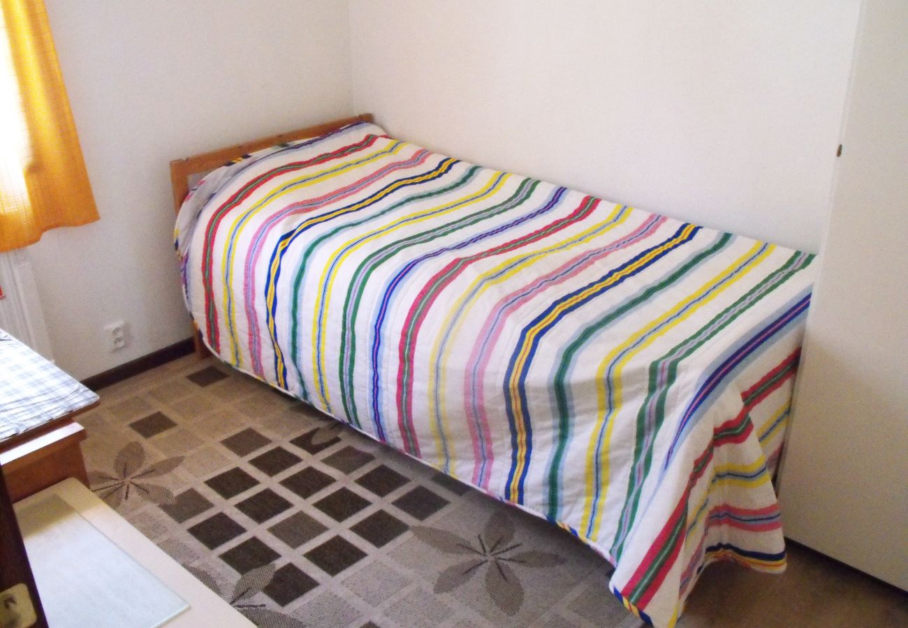 Stuga i Örebro - Semesterhus i Grythem, Örebro, med gångavstånd till sjö | SE11018