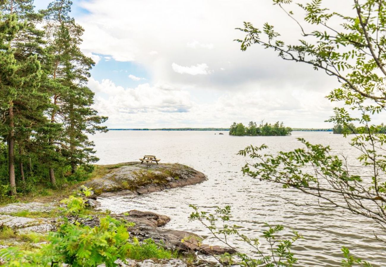 Stuga i Örebro - Semesterhus i Grythem, Örebro, med gångavstånd till sjö | SE11018