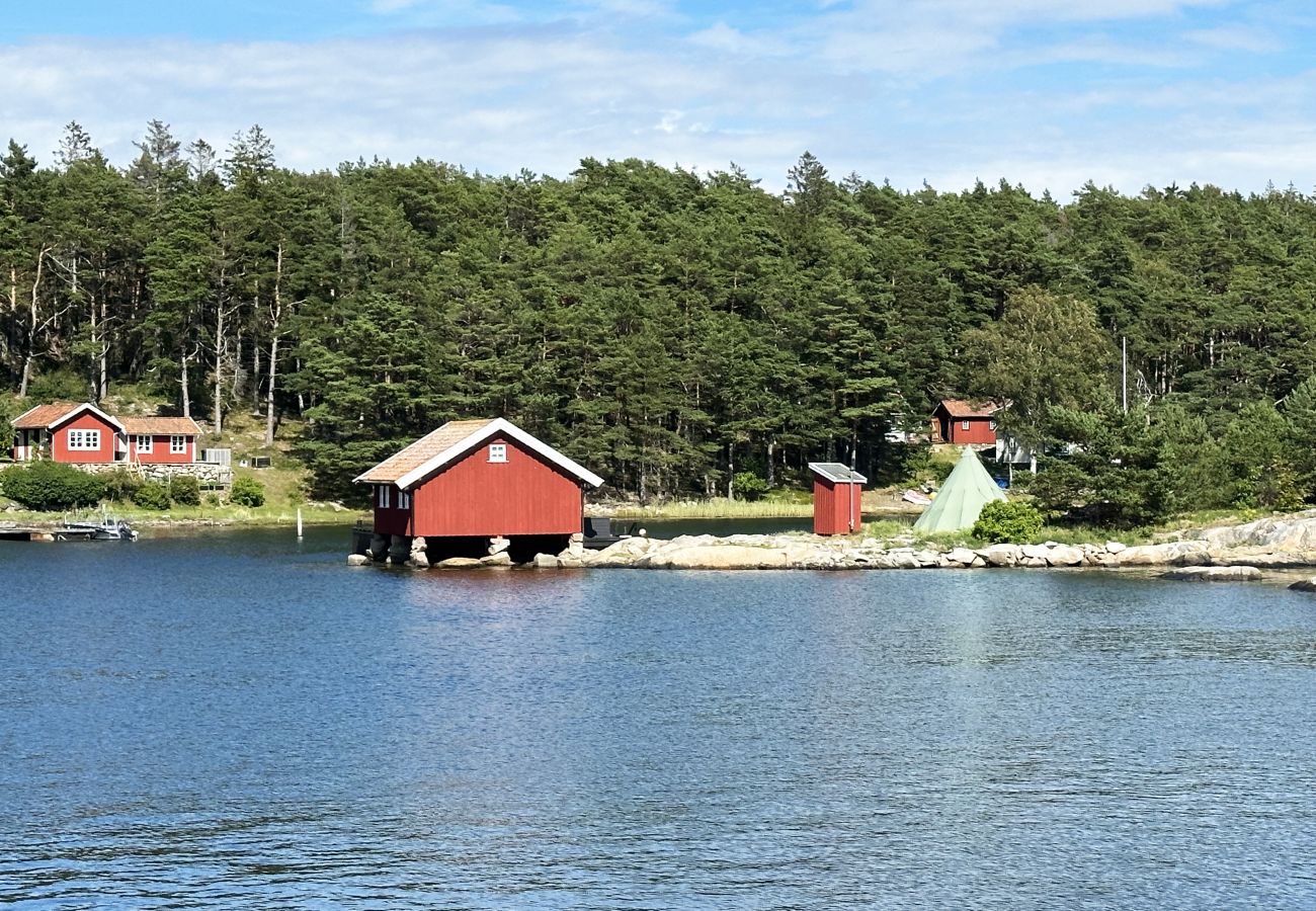 Stuga i Tanumshede - Mysig stuga med villastandard på Raftötången | SE09041