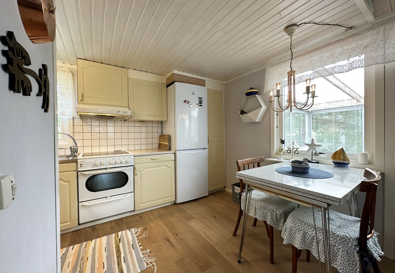Stuga i Tanumshede - Mysig stuga med villastandard på Raftötången | SE09041