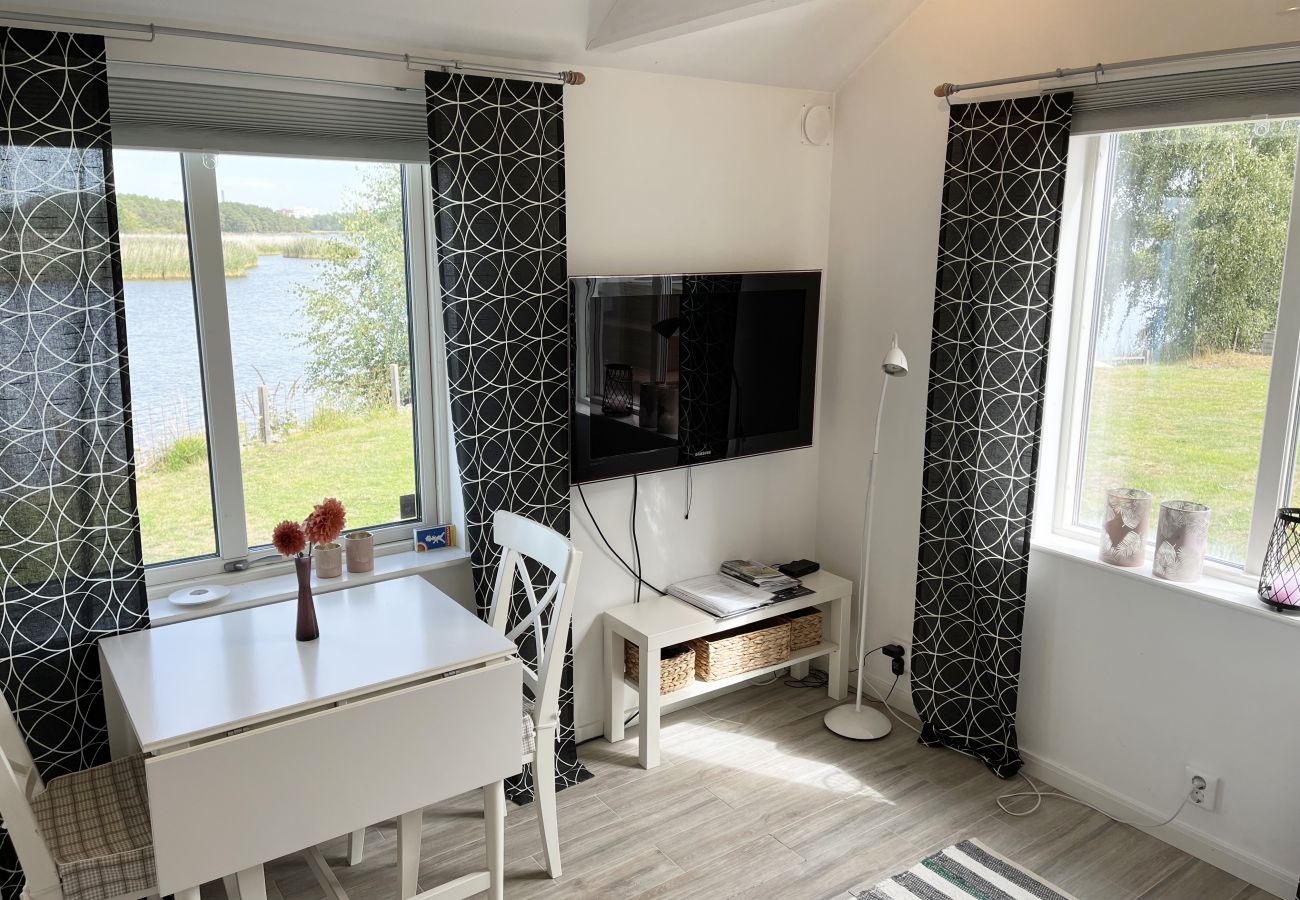 Stuga i Kalmar - Trivsam stuga belägen på en fin havstomt på Boholmarna utanför Kalmar | I SE05043