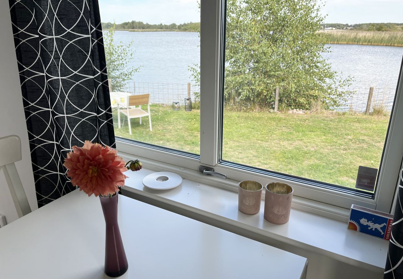Stuga i Kalmar - Trivsam stuga belägen på en fin havstomt på Boholmarna utanför Kalmar | I SE05043
