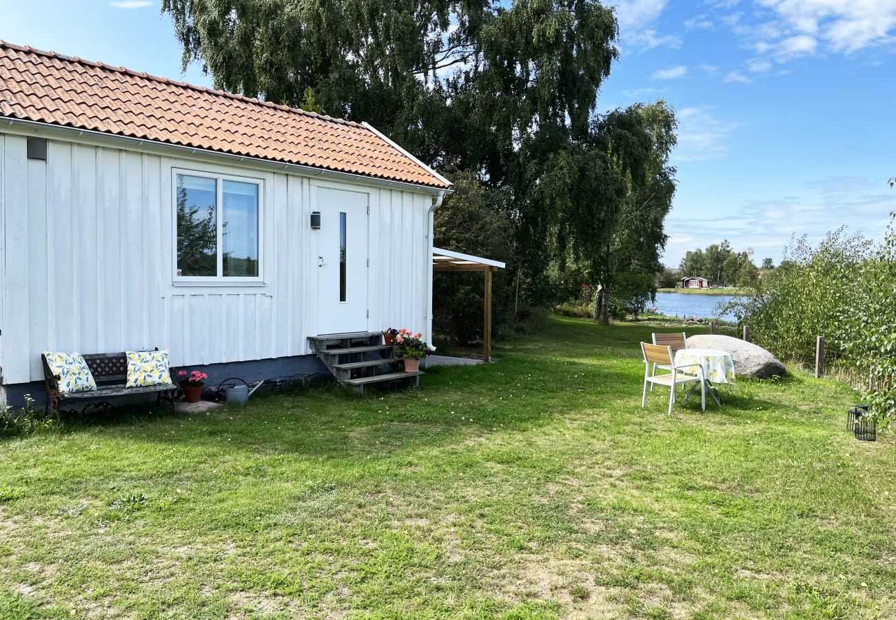 Stuga i Kalmar - Trivsam stuga belägen på en fin havstomt på Boholmarna utanför Kalmar | I SE05043