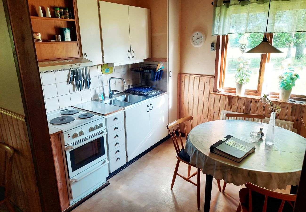 Stuga i Lönashult - Trevlig stuga utanför Lönashult nära sjön Övden | SE06058