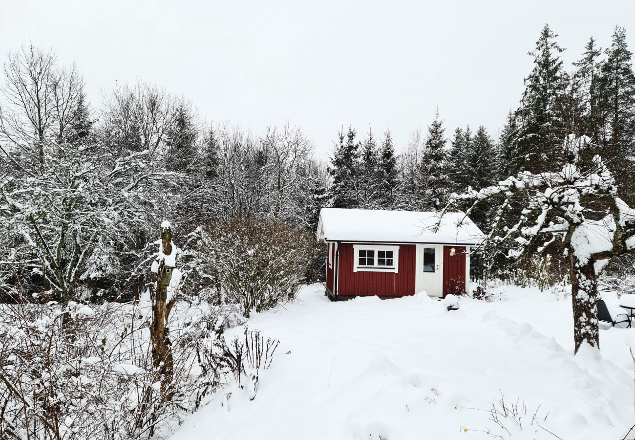 Stuga i Svängsta - Mysig stuga med vacker trädgård i Svängsta, Blekinge | SE03011