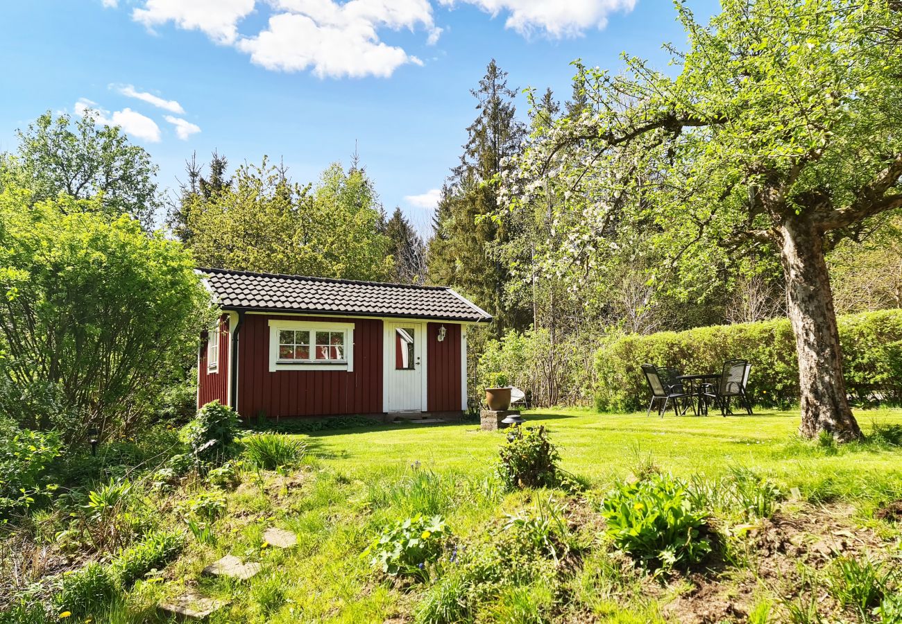 Stuga i Svängsta - Mysig stuga med vacker trädgård i Svängsta, Blekinge | SE03011