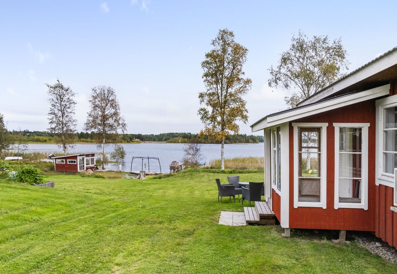 Stuga i Forsa - Idyllisk stuga utanför Hudiksvall med sjöutsikt | SE20008