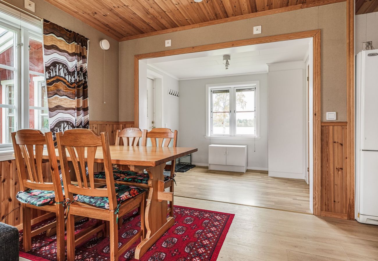 Stuga i Forsa - Idyllisk stuga utanför Hudiksvall med sjöutsikt | SE20008