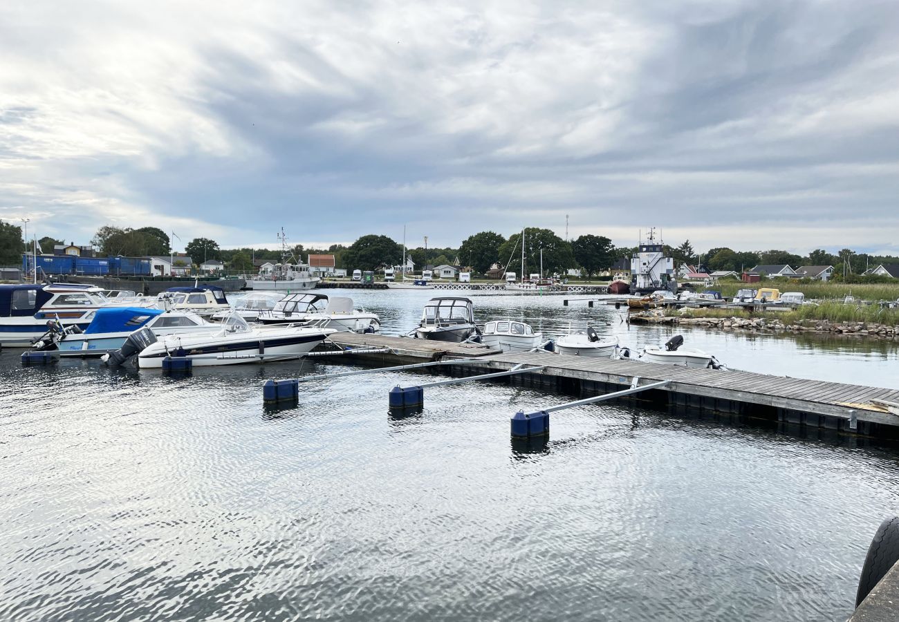 Stuga i Hasslö - Mysig stuga precis vid havet på Hasslö | SE05042