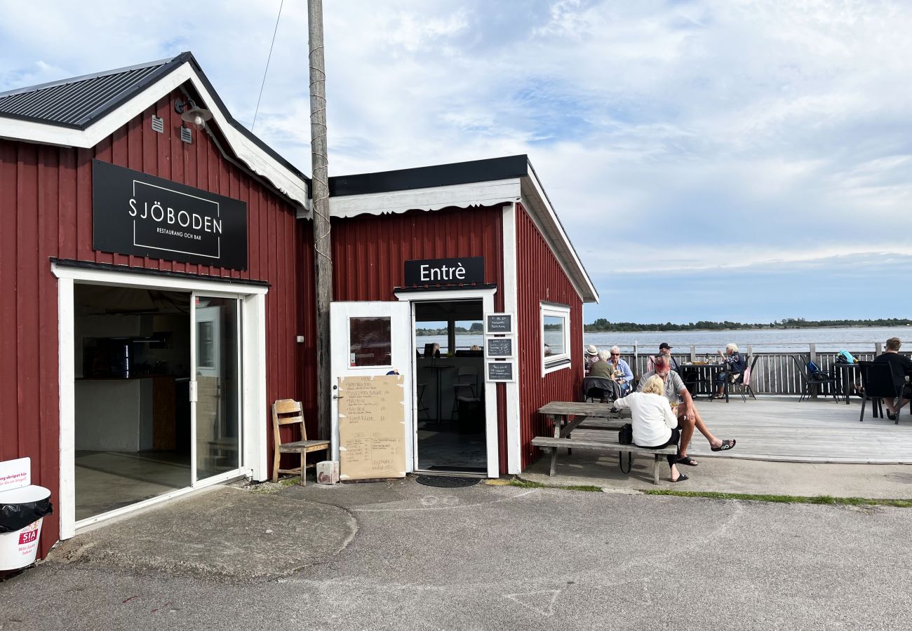 Stuga i Hasslö - Mysig stuga precis vid havet på Hasslö | SE05042