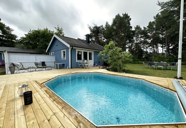 Stuga i Visby - Fräscht semesterhus med privat pool i Brissund nära Visby | SE12023