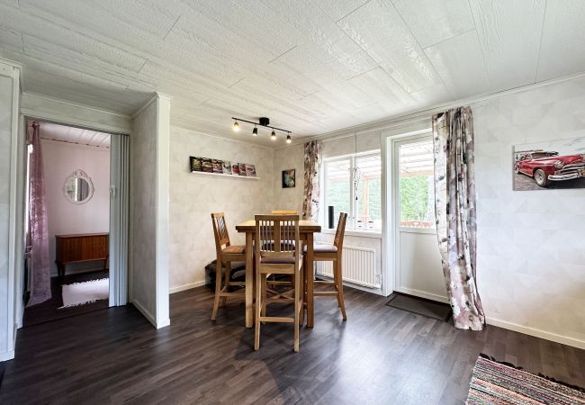 Stuga i Timmersdala - Trevlig semesterbostad vid sjön Vristulven | SE08049 Stuga i Timmersdala - Trevlig semesterbostad vid sjön Vristulven | SE08049