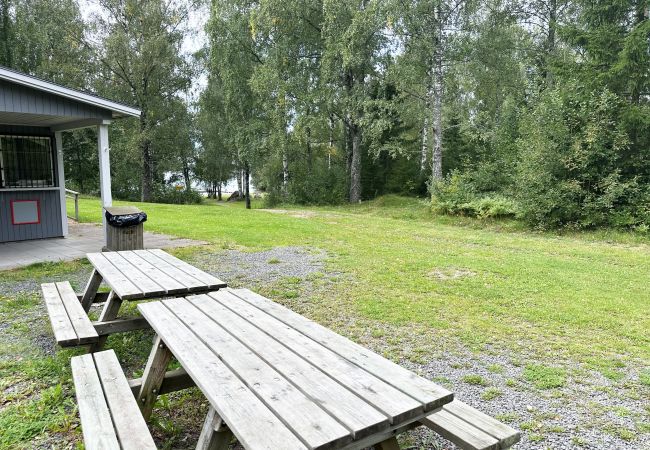 Stuga i Timmersdala - Trevlig semesterbostad vid sjön Vristulven | SE08049