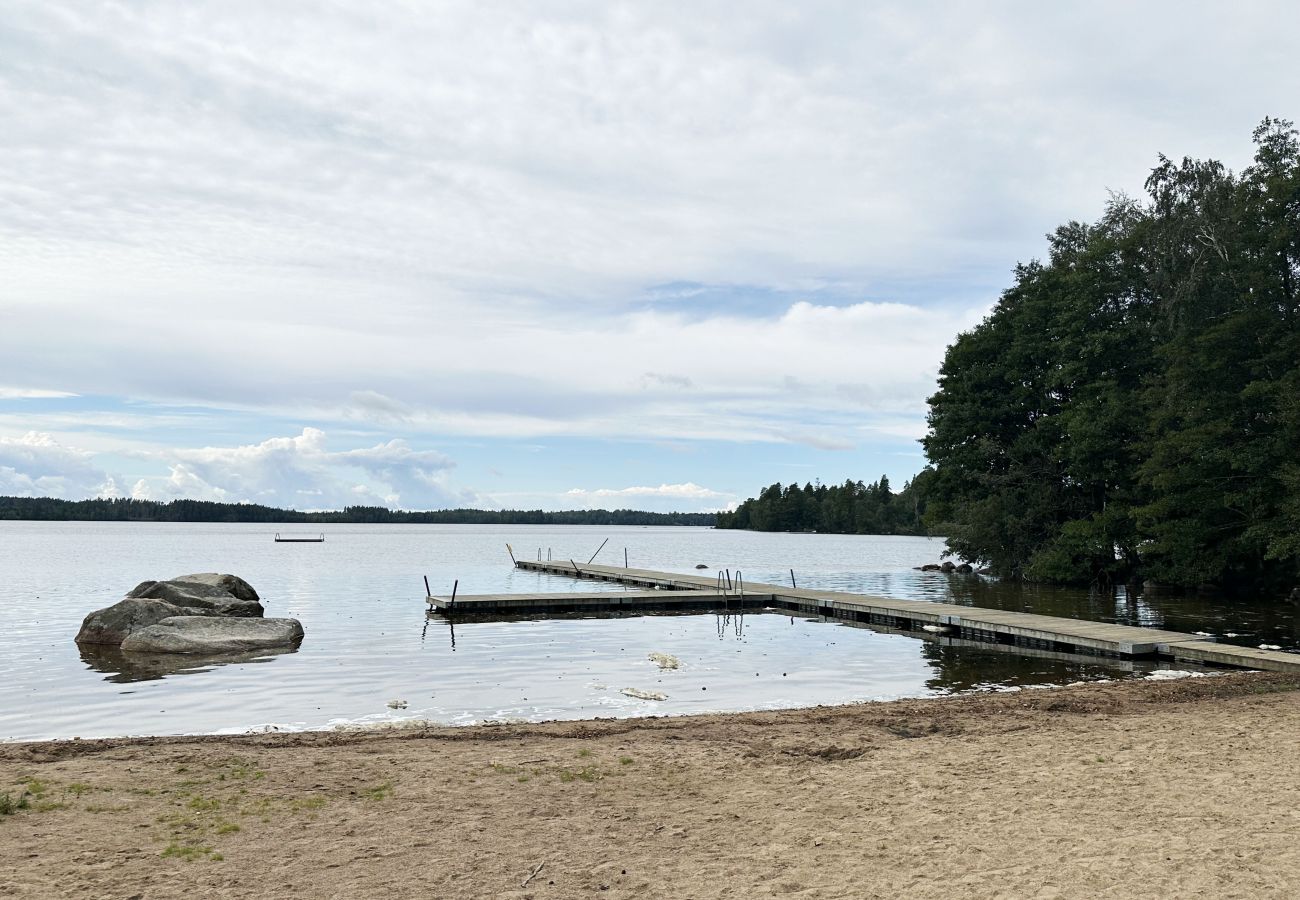 Stuga i Timmersdala - Trevlig semesterbostad vid sjön Vristulven | SE08049