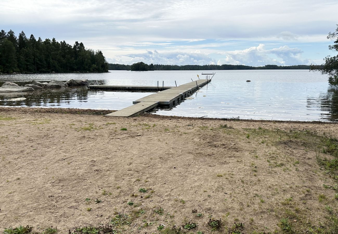 Stuga i Timmersdala - Trevlig semesterbostad vid sjön Vristulven | SE08049