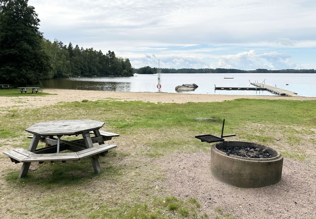 Stuga i Timmersdala - Trevlig semesterbostad vid sjön Vristulven | SE08049