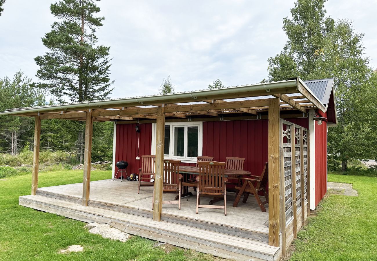Stuga i Timmersdala - Trevlig semesterbostad vid sjön Vristulven | SE08049