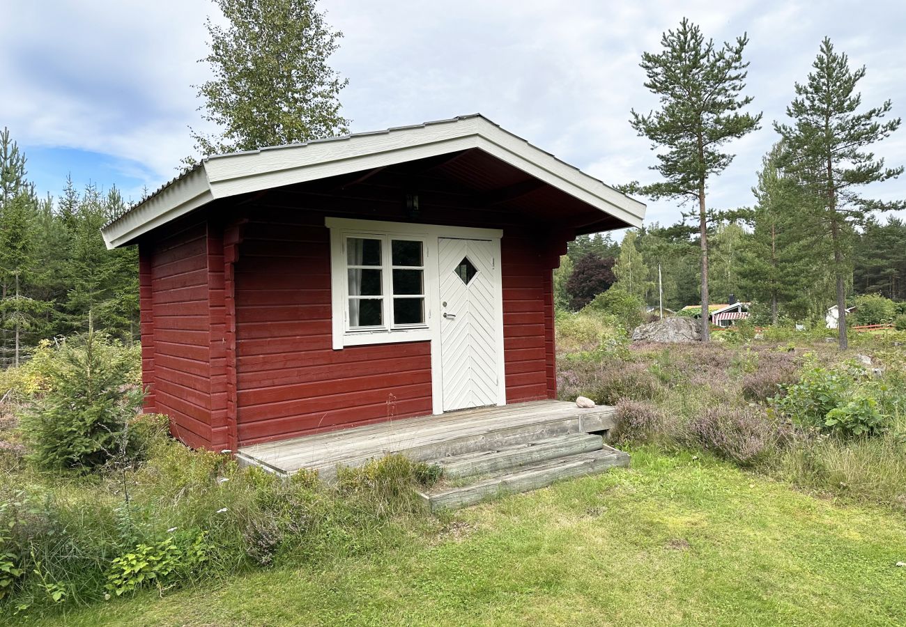 Stuga i Timmersdala - Trevlig semesterbostad vid sjön Vristulven | SE08049