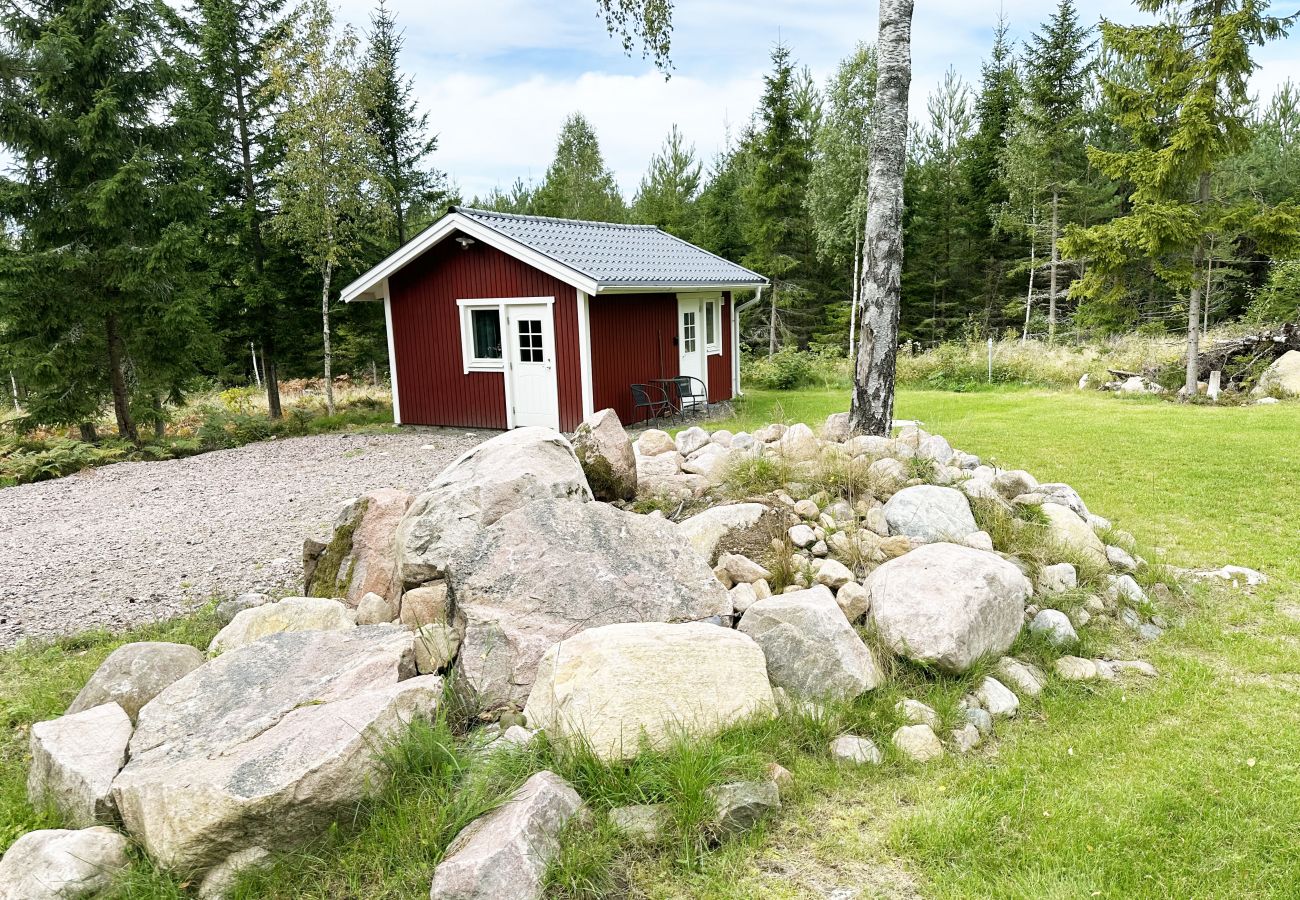 Stuga i Timmersdala - Trevlig semesterbostad vid sjön Vristulven | SE08049