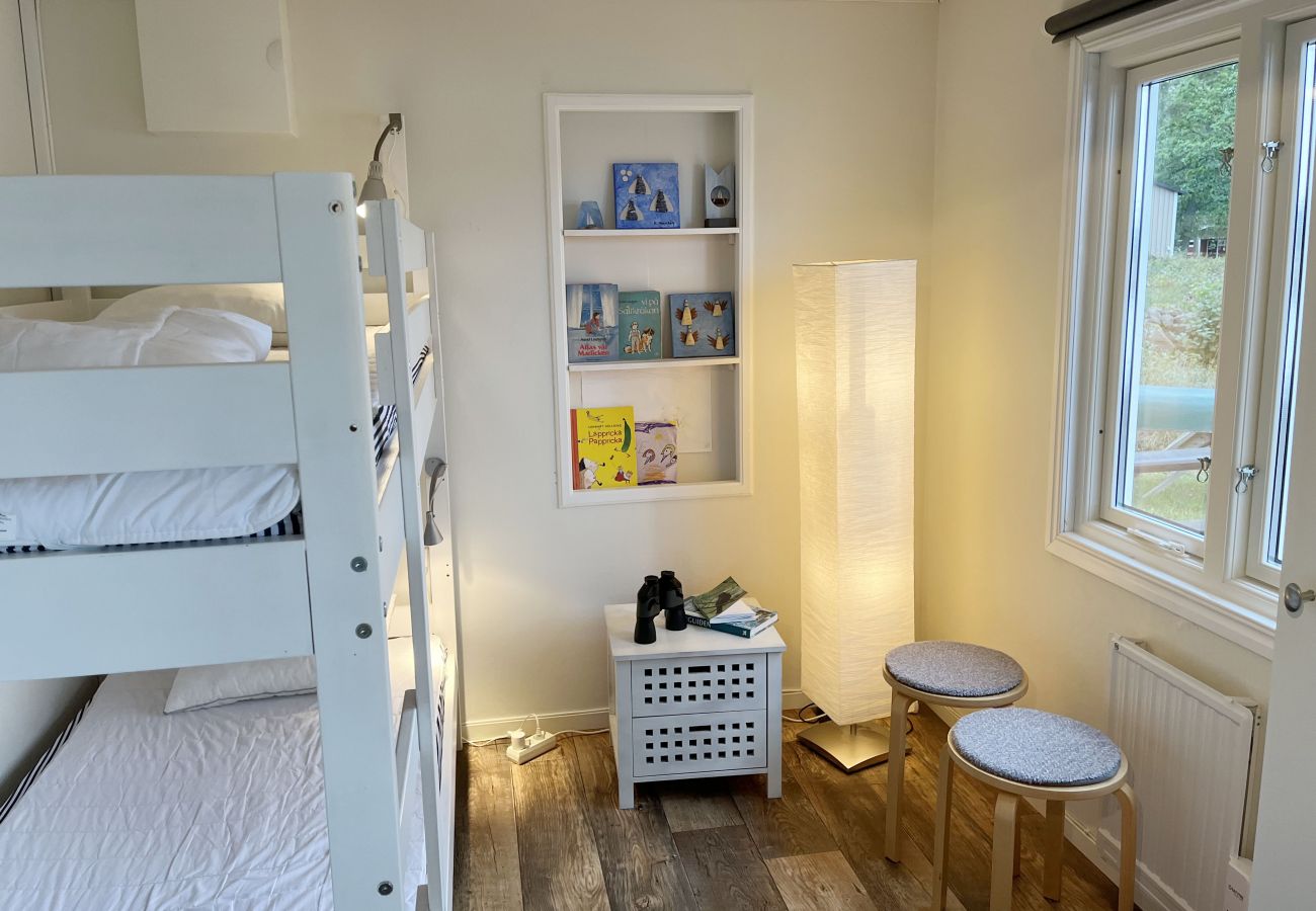 Stuga i Oskarshamn - Renoverad och fin stuga belägen på liten havstomt utanför Oskarshamn I SE05045