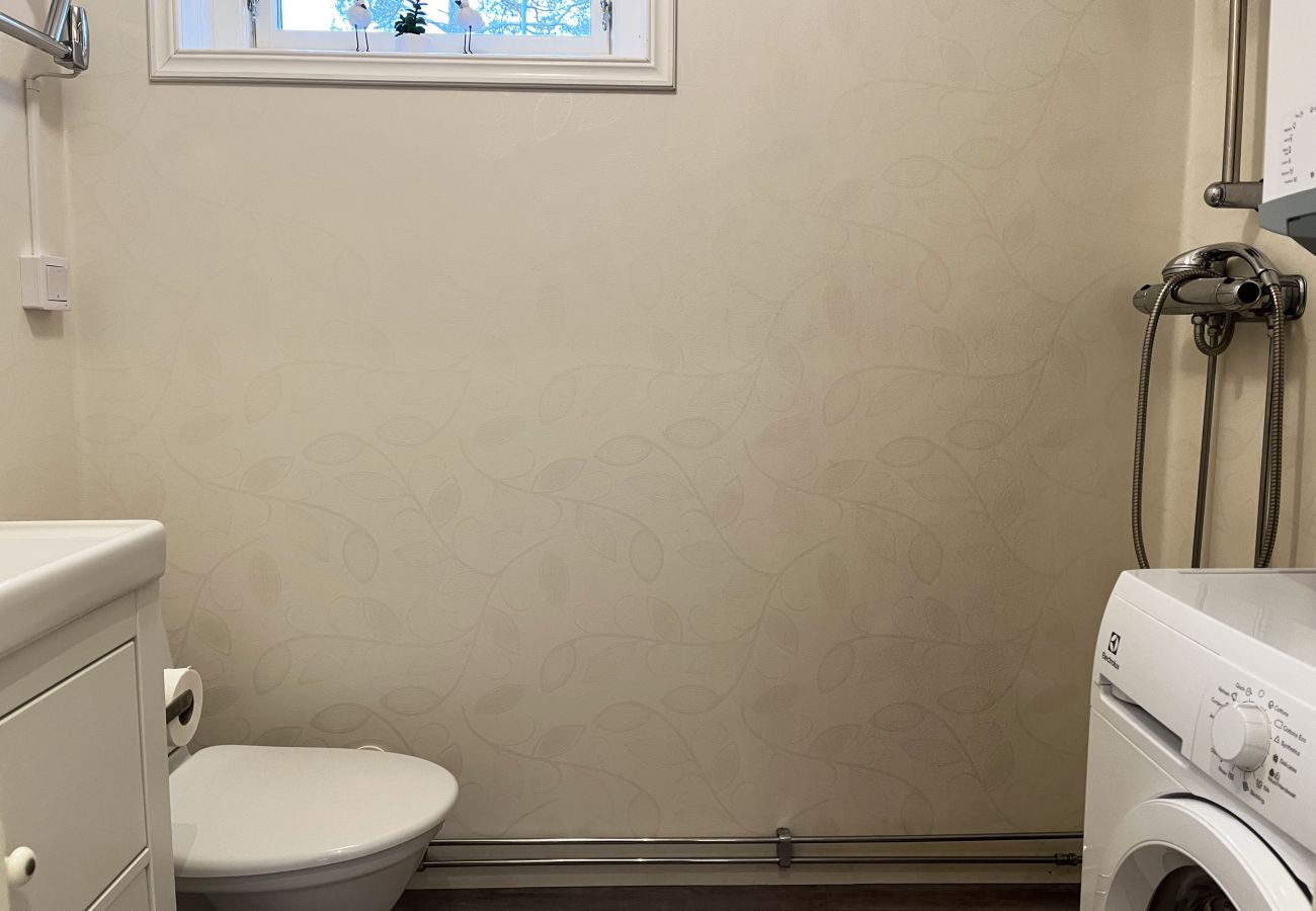Stuga i Oskarshamn - Renoverad och fin stuga belägen på liten havstomt utanför Oskarshamn I SE05045