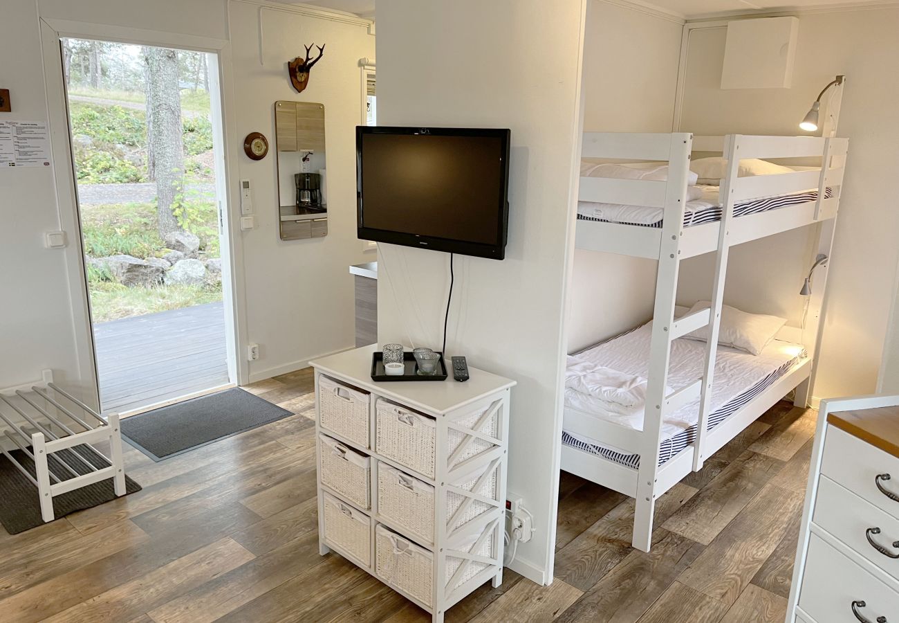 Stuga i Oskarshamn - Renoverad och fin stuga belägen på liten havstomt utanför Oskarshamn I SE05045