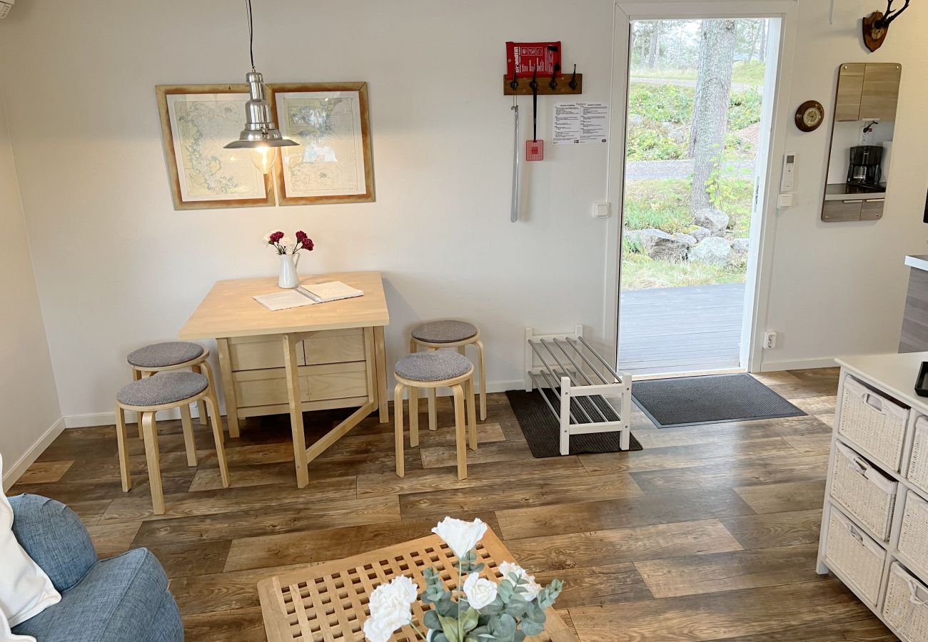 Stuga i Oskarshamn - Renoverad och fin stuga belägen på liten havstomt utanför Oskarshamn I SE05045