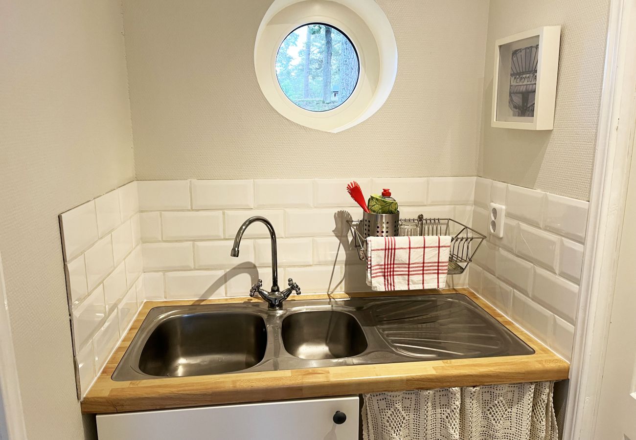 Stuga i Oskarshamn - Renoverad och fin stuga belägen på liten havstomt utanför Oskarshamn I SE05045