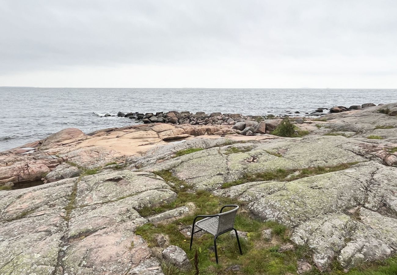Stuga i Oskarshamn - Renoverad och fin stuga belägen på liten havstomt utanför Oskarshamn I SE05045