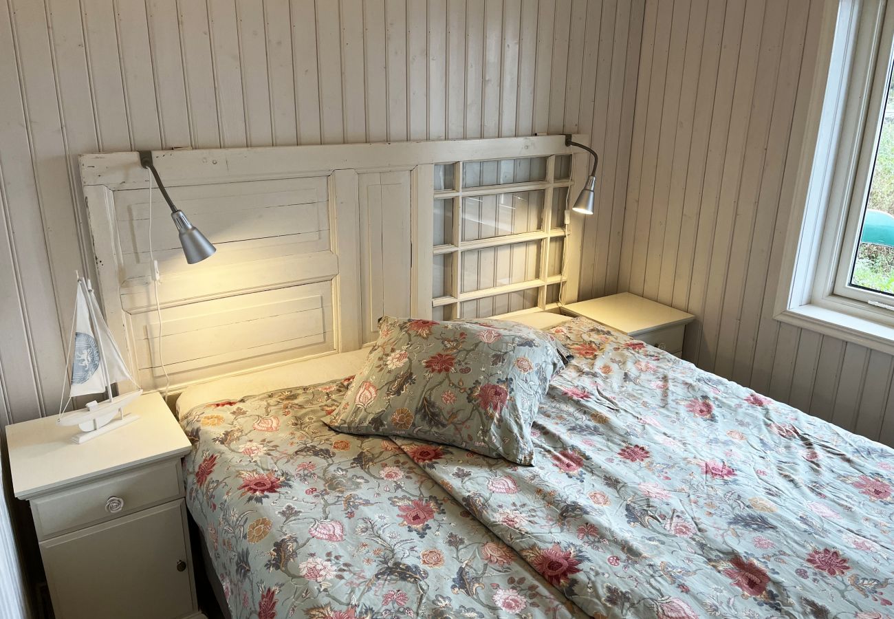 Stuga i Oskarshamn - Renoverad och fin stuga belägen på liten havstomt utanför Oskarshamn I SE05045