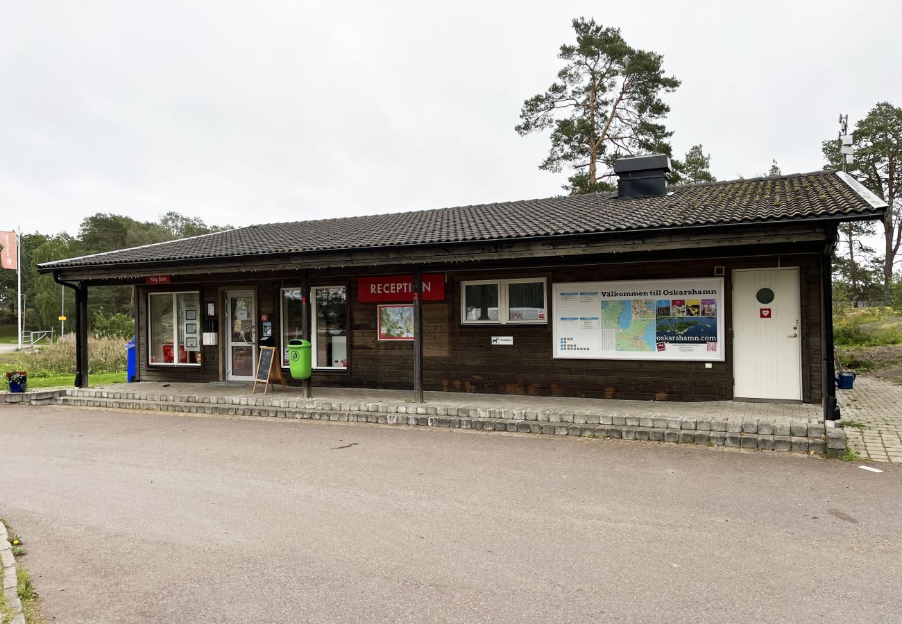 Stuga i Oskarshamn - Renoverad och fin stuga belägen på liten havstomt utanför Oskarshamn I SE05045