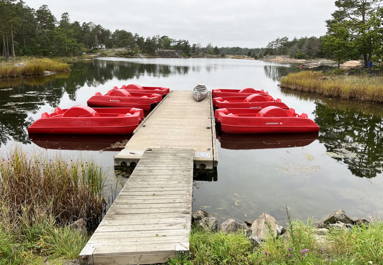 Stuga i Oskarshamn - Renoverad och fin stuga belägen på liten havstomt utanför Oskarshamn I SE05045