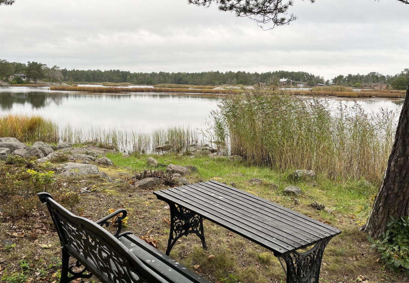 Stuga i Oskarshamn - Renoverad och fin stuga belägen på liten havstomt utanför Oskarshamn I SE05045