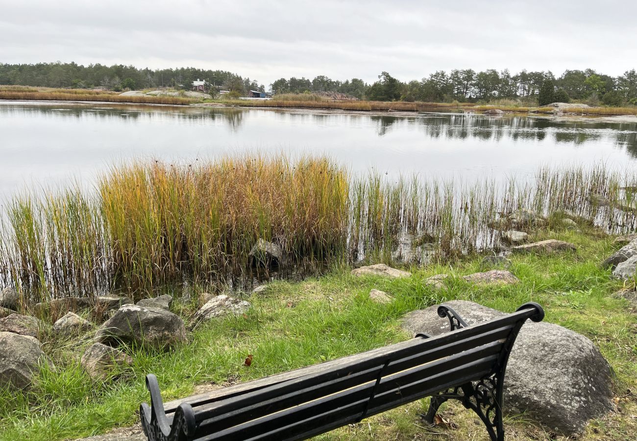 Stuga i Oskarshamn - Renoverad och fin stuga belägen på liten havstomt utanför Oskarshamn I SE05045
