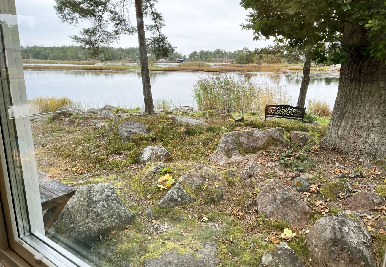 Stuga i Oskarshamn - Renoverad och fin stuga belägen på liten havstomt utanför Oskarshamn I SE05045