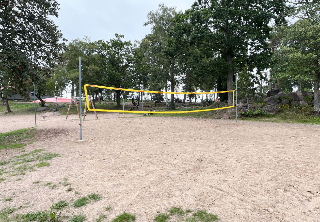 Stuga i Oskarshamn - Renoverad och fin stuga belägen på liten havstomt utanför Oskarshamn I SE05045