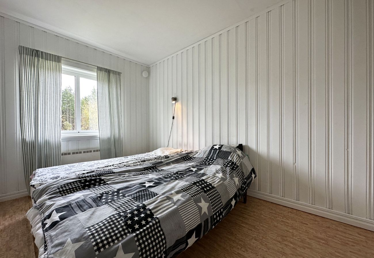 Stuga i Olsfors - Trevlig stuga vid sjöar och skog, nära Borås | SE08050