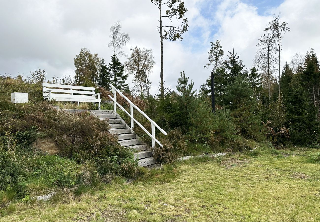 Stuga i Olsfors - Trevlig stuga vid sjöar och skog, nära Borås | SE08050