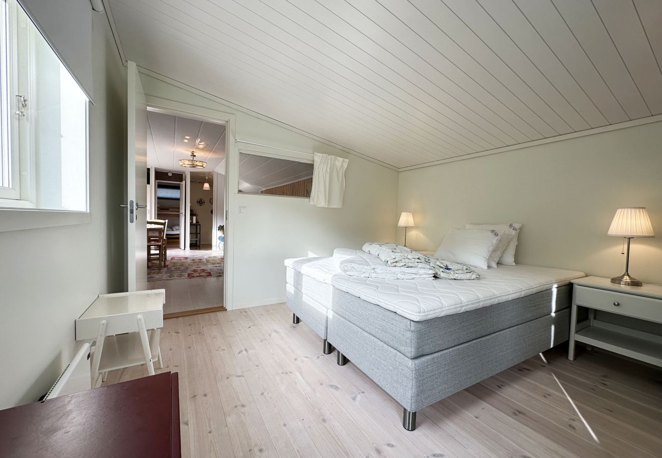 Stuga i Fjällbacka - Staynordic | Mysig stuga i skogsbrynet nära Fjällbacka | SE09042